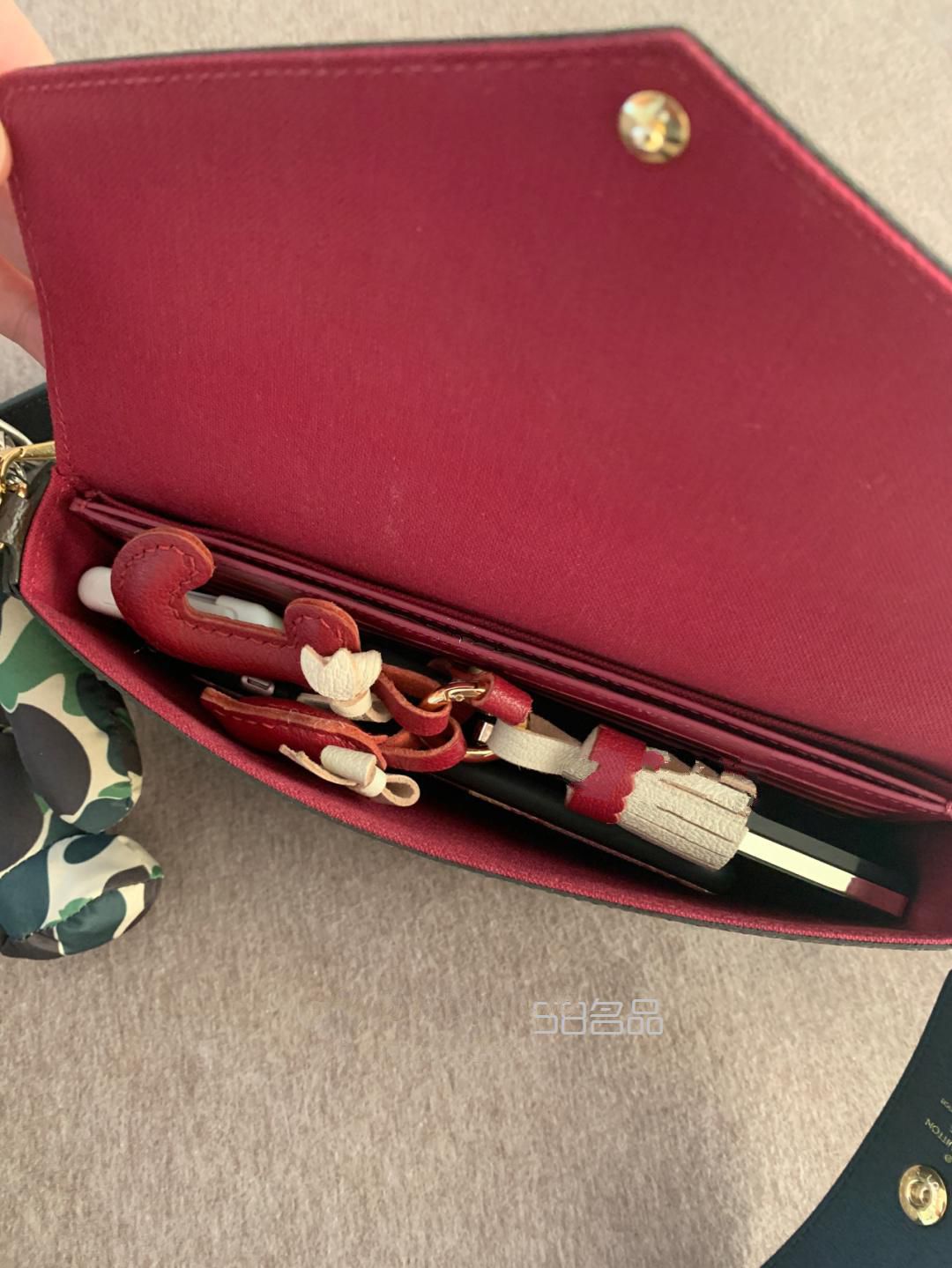 翻包记,没想到LV这个小包能装下这么多东西,lv是奢侈品吗