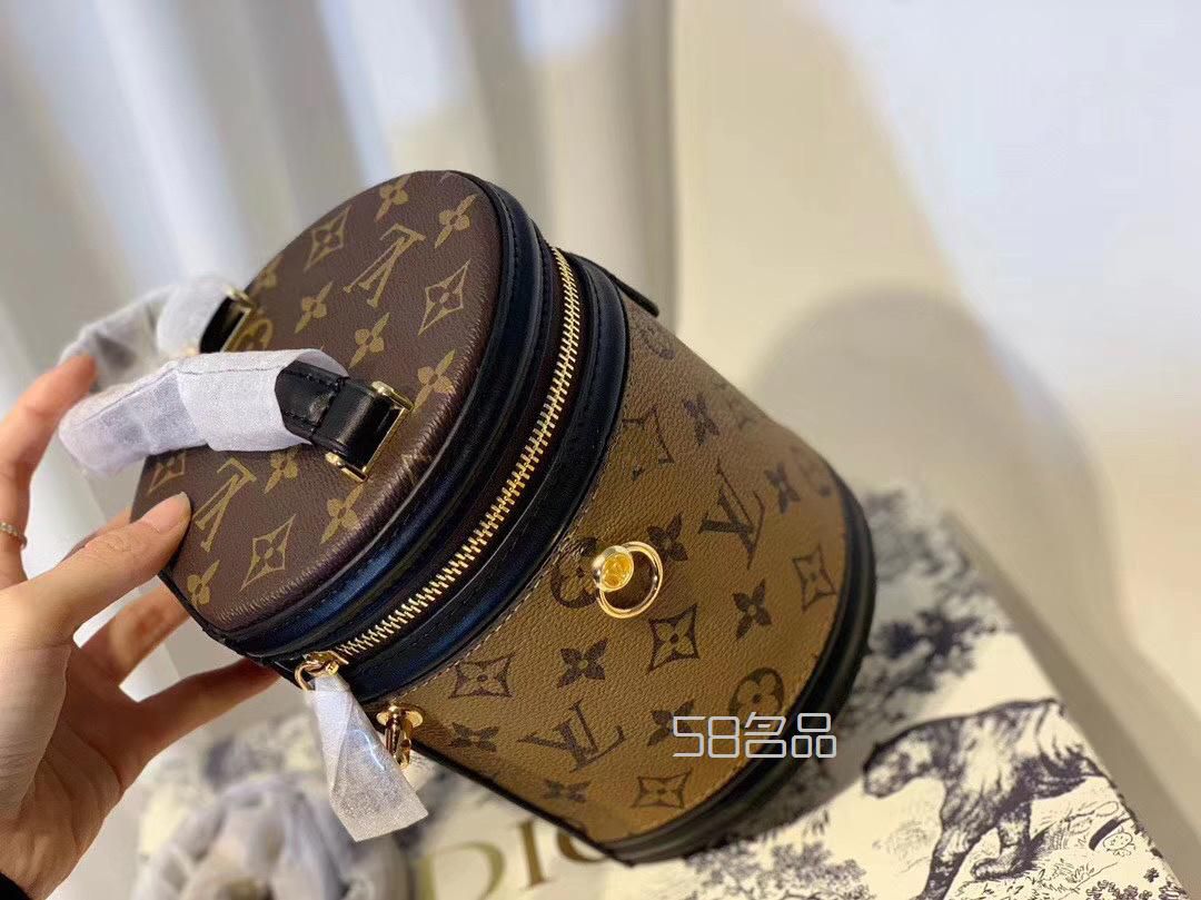 Lv圆筒包,lv紫红色 羊毛围巾