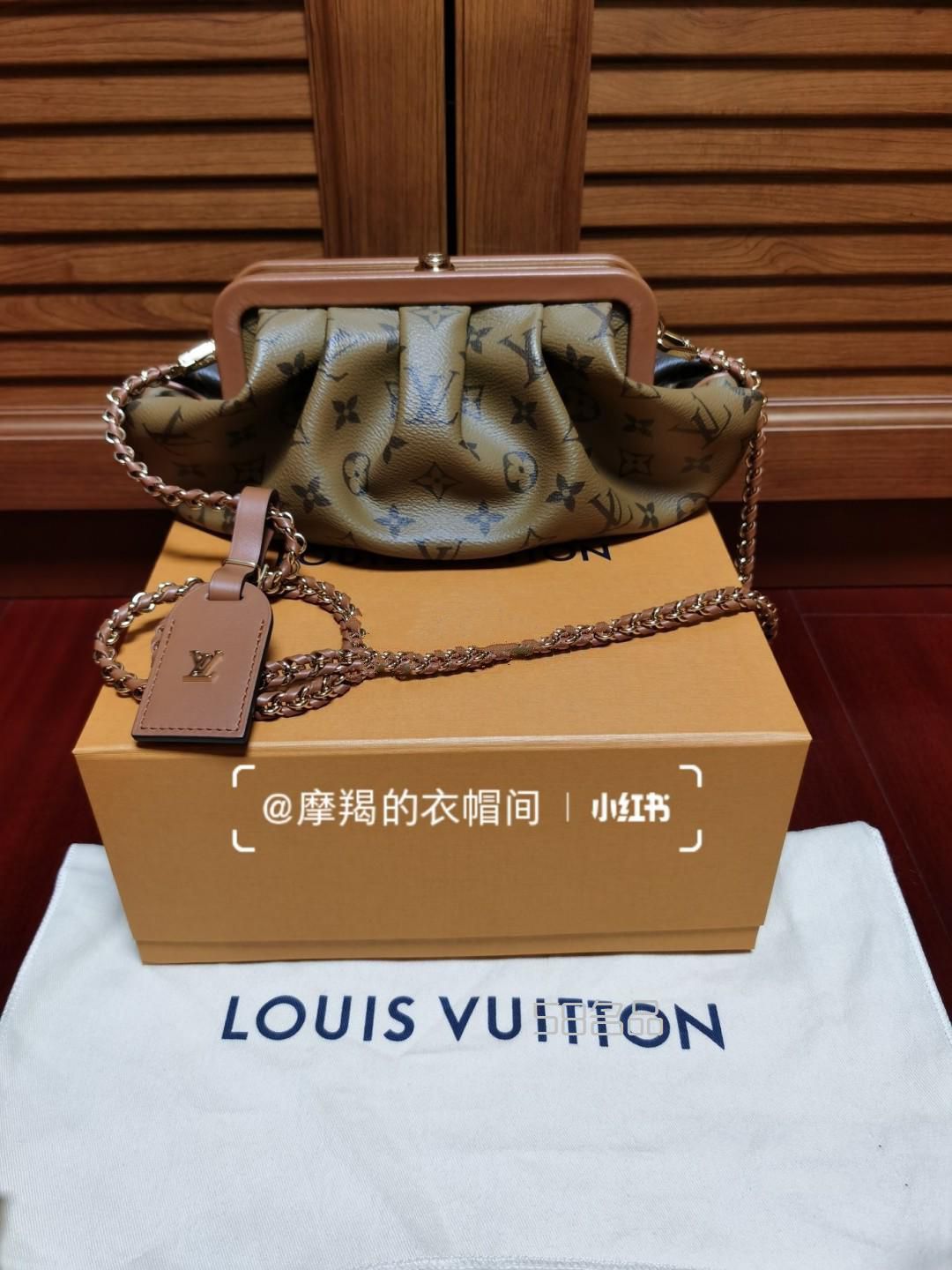 LV新款Ivy邮差包来咯改良后的包型超美,lv迷你书包几个拉链