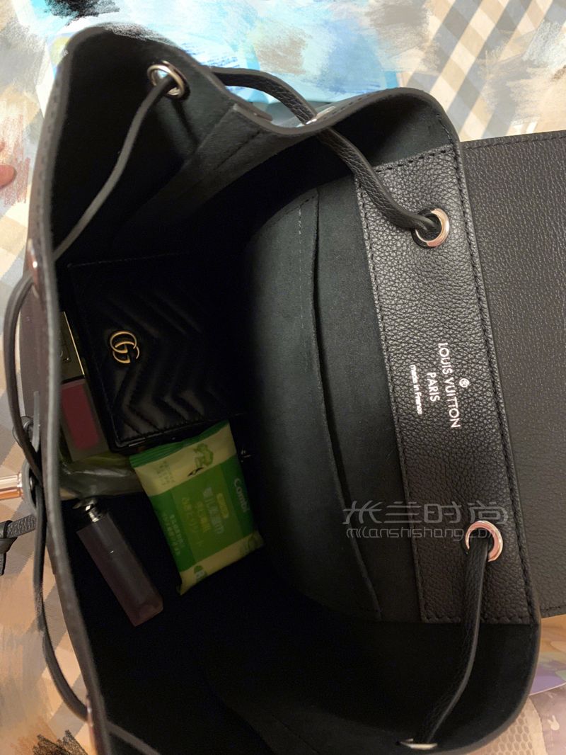 大爱的新款lv双肩包，新包包真的是颜值高又实用！