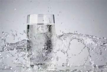 开水反复烧开有害辟谣 二次烧开的水能喝吗央视辟谣