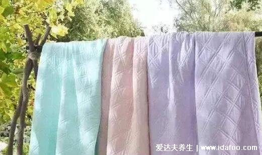 床上螨虫咬的症状图片，似蚊子包夜晚比白天瘙痒(螨虫最怕这3种东西)