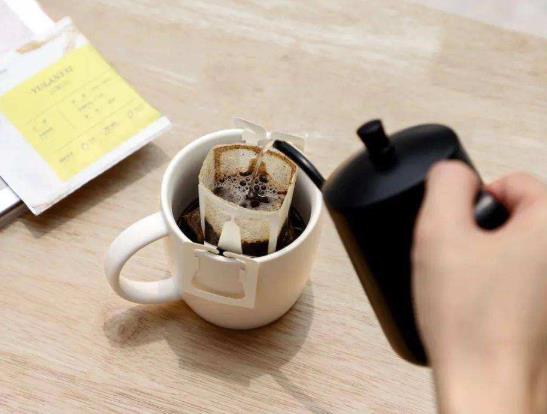 挂耳咖啡和手冲咖啡哪个好？挂耳咖啡和黑咖啡的区别