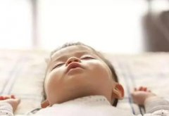 宝贝睡眠时长标准是多久(影响宝贝睡眠的