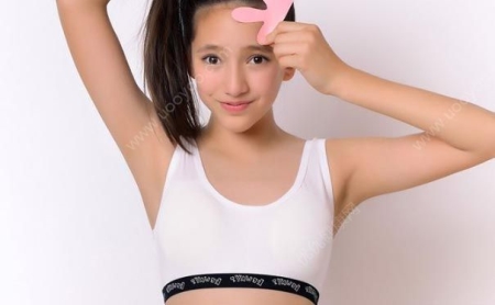 14岁女孩子被摸胸有感觉吗？14岁女生被摸胸什么感觉？(1)