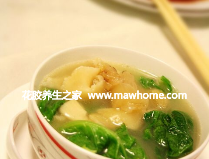 白菜滚花胶鲫鱼汤