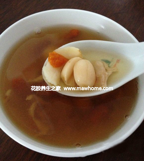 鱼胶莲子百合枸杞汤