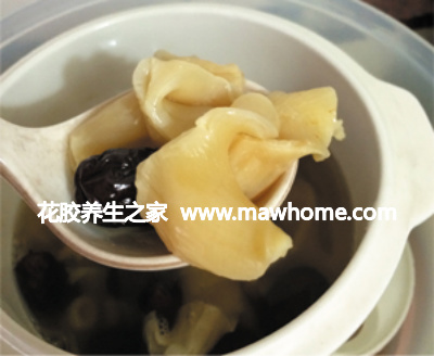 莲子炖花胶
