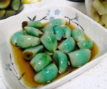 腊八蒜只能腊八时腌才能变绿吗(腌腊八蒜