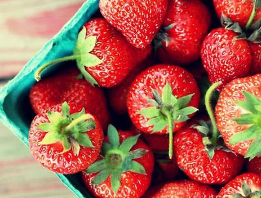 草莓发霉了旁边的还能吃吗？减肥能吃草莓吗