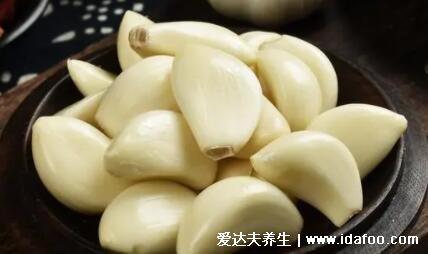 生大蒜一招治痛风是误解，大蒜非痛风克星（痛风必吃3种蔬菜）