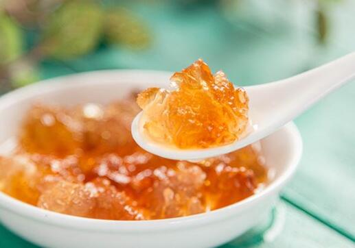 煮桃胶放冰糖还是蜂蜜以及煮桃胶什么时候放蜂蜜