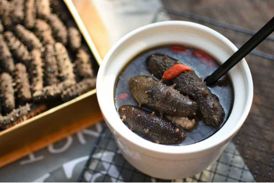 正宗鲁菜葱烧海参做法,家庭版葱烧海参的做法