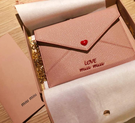 miumiu女包是什么档次,miumiu一般在什么价位