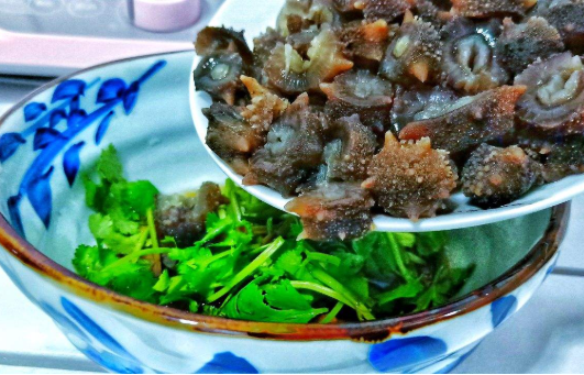 海参和什么食物相克不能一起吃,肝病能吃海参吗
