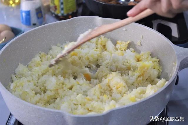 「鱼胶新煮意」滑蛋虾仁鱼胶盖炒饭