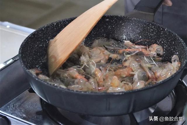 「鱼胶新煮意」滑蛋虾仁鱼胶盖炒饭