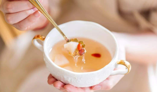 纯牛奶可以直接炖鱼胶吗,花胶炖牛奶最后才放牛奶吗