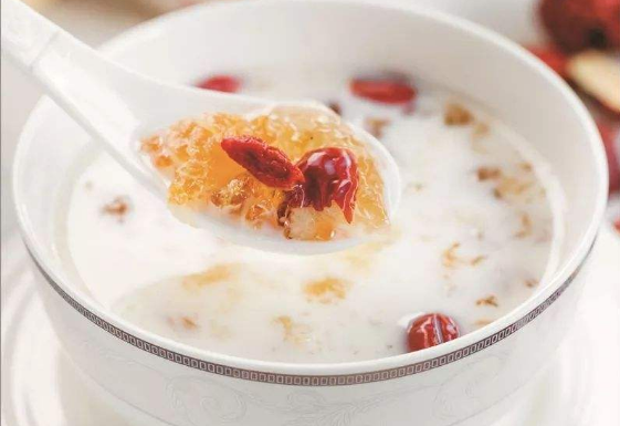 桃胶牛奶用纯牛奶还是奶粉,需要煮多久