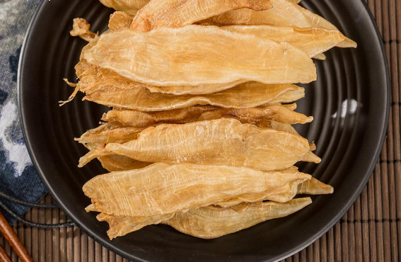 新鲜鱼胶边上的油能吃吗